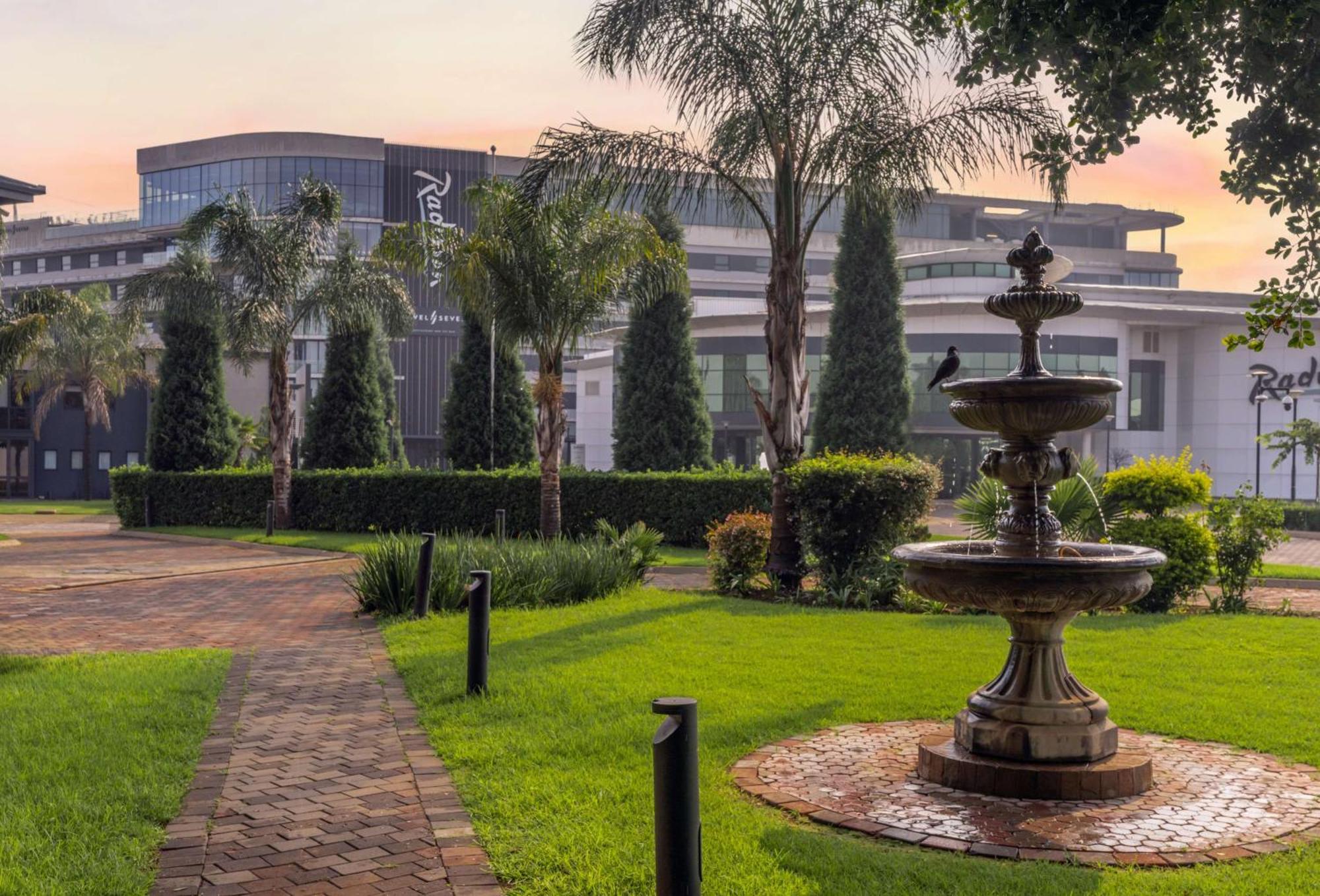 Radisson Hotel And Convention Centre Or Tambo Airport Johannesburg Kültér fotó
